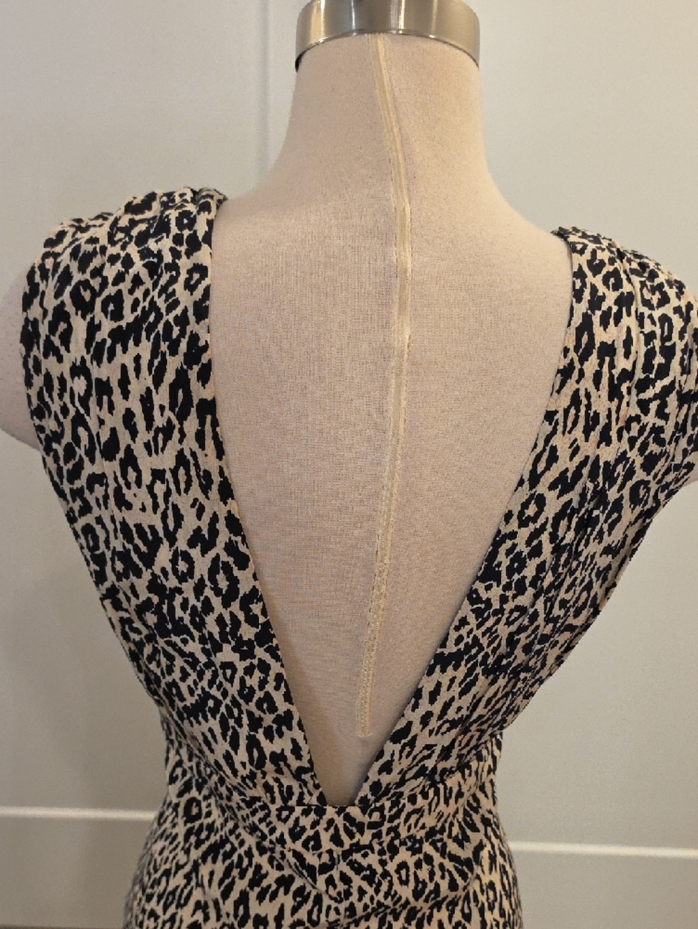 Tucker Leopard Print Deep-V Jumpsuit in Cream & Black 100% silk size S EUC - Picture 6 of 11